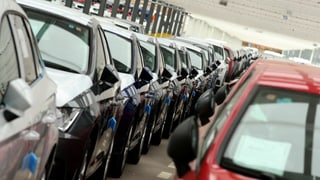 Autofabrik mit Skoda Fahrzeugen