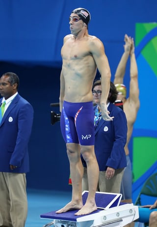 Still gestanden: Gute Haltungsnoten für den US-Amerikaner Michael Phelps in der Vorrunde beim olympischen 12-Minuten-Strammstehen.