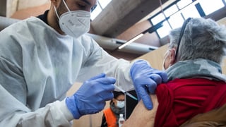 Impfen Zürich / Corona-Impfstart im Kanton Zürich - Wetziker Ehepaar wird ... : Im april stehen insgesamt 78'500 termine zur verfügung.
