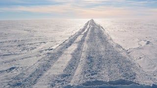 «Die nördlichste Eisstrasse der Welt» auf einer neuen Seite abspielen.