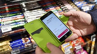 «Einkaufen ohne Kasse: Neue Technik hilft Quartierläden» auf einer neuen Seite abspielen.