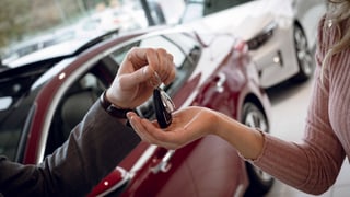 «E-Autos Occasionen – darauf sollte man beim Kauf achten» auf einer neuen Seite abspielen.
