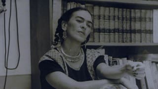 «Was Frida Kahlos Schmuck und Prothesen über ihre Kunst aussagen» auf einer neuen Seite abspielen.