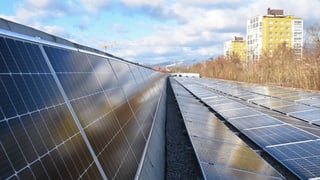 «Nachhaltige Stromproduktion auf der Autobahn» auf einer neuen Seite abspielen.