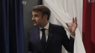 «Frankreich: Machtkonzentration um Macron vorbei» auf einer neuen Seite abspielen.