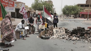 «Sudans Militär will sich zurückziehen» auf einer neuen Seite abspielen.