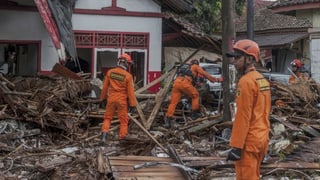 «Über 200 Tote bei Tsunami-Katastrophe in Indonesien» auf einer neuen Seite abspielen.