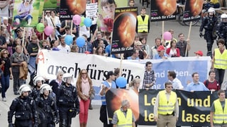 «Zürich verbietet erneut Demonstrationszug von Abtreibungsgegnern» auf einer neuen Seite abspielen.