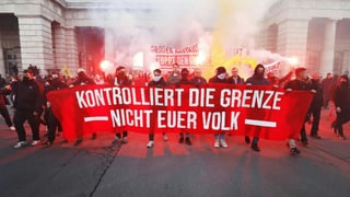 «In Wien protestieren Tausende gegen Corona-Massnahmen» auf einer neuen Seite abspielen.