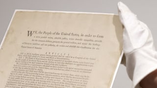 «USA: Wie legt man eine Verfassung aus dem 18. Jahrhundert aus?» auf einer neuen Seite abspielen.