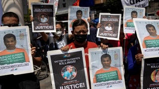 «Dutertes Drogenkrieg auf den Philippinen: eine Bilanz» auf einer neuen Seite abspielen.