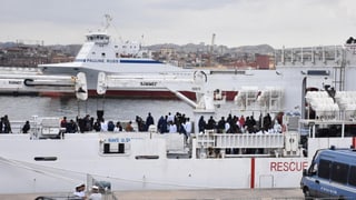 «Wieder mehr Flüchtlinge wagen den Weg übers Mittelmeer» auf einer neuen Seite abspielen.