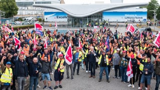 «Lufthansa-Bodenpersonal streikt» auf einer neuen Seite abspielen.