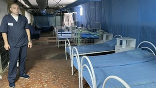 «Russische Streubomben zerstören ukrainisches Kinderspital» auf einer neuen Seite abspielen.