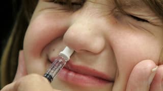 «Corona-Impfung: Hoffnung auf Nasenspray» auf einer neuen Seite abspielen.