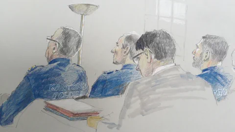 Zeichnung Szene im Gerichtssaaal der Gerichtszeichnerin