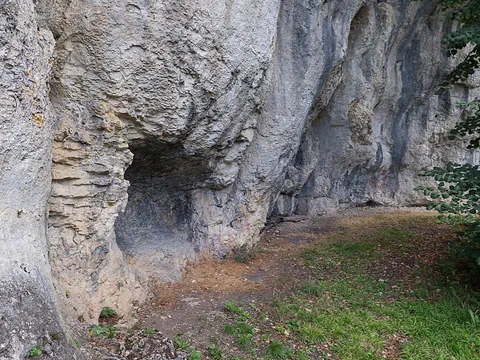 Höhle im Fels