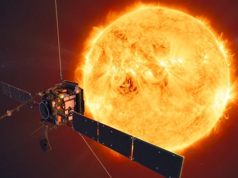 Raumsonde in der Nähe der Sonne.
