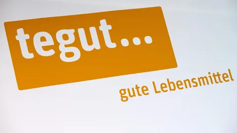 Logo von tegut mit Slogan 'gute Lebensmittel'.