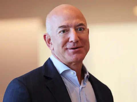 Portrait von Jeff Bezos in Anzug