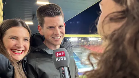 Calvin und Rachel lächeln in die Kamera.