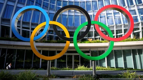 IOC-Hauptsitz in Lausanne mit den olympischen Ringen.