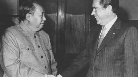 Mao Zedong und der damalige US-Präsident Richard Nixon 1972 in Peking.