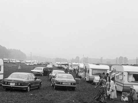 Wohnwagen und Autos