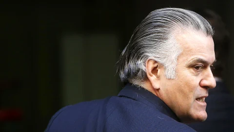 Ex-Finanzverwalter der spanischen Volkspartei PP Luis Bárcenas von hinten.