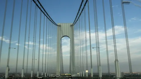 Brücke gegen Himmel fotografiert