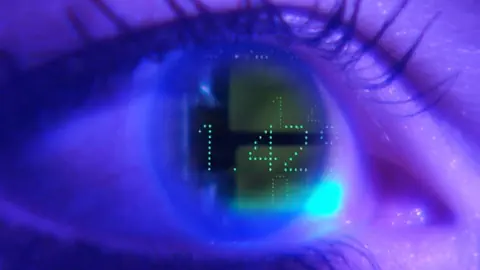 Ein Auge im Blauton. Auf der Pupille sind LED-Zahlen zu lesen.