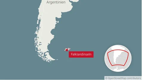 Eine Karte zeigt die Falklandinseln, die neben Argentinien liegen.