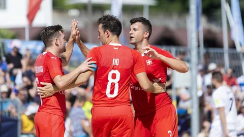 Drei Schweizer Beachsoccer-Spieler