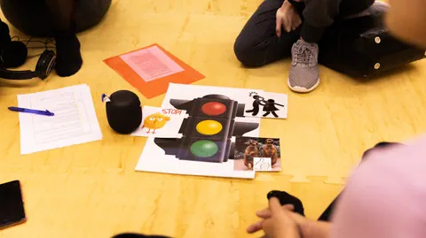 Ampelbild in einer Kinderrunde