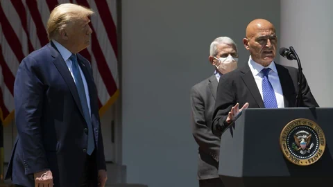 Trump und Slaoui.