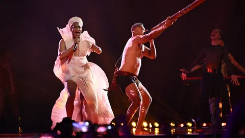 Electric Fields aus Australien auf der Band des ESC 2024 in Malmö