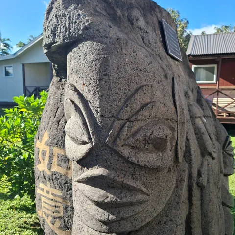 Statue.