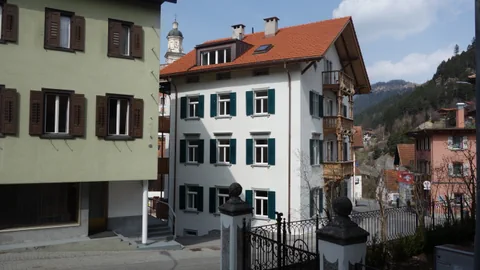 Zweisprachiges Strassenschild