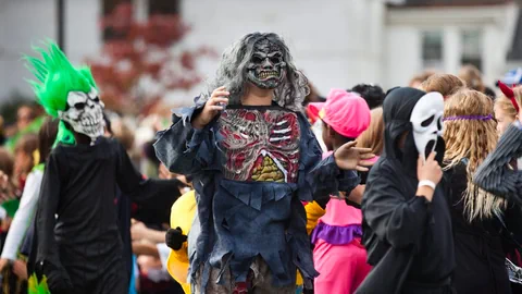 Kinder an Halloween