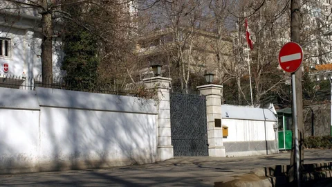 Eingang Schweizer Botschaft