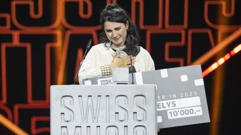 Linda Elys auf der Bühne der Swiss Music Awards 2025