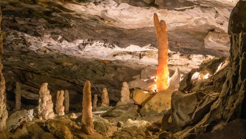 Stalagmiten in einer Höhle.
