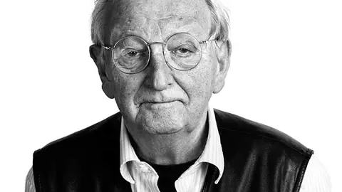 Porträt eines älteren Herrn mit Brille.