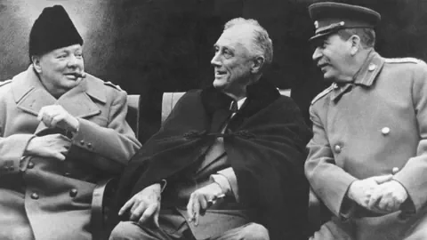 Roosevelt (Mitte) 1945 mit Churchill und Stalin an der Jalta-Konferenz.