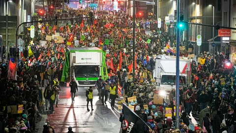 Zahlreiche Demonstranten.