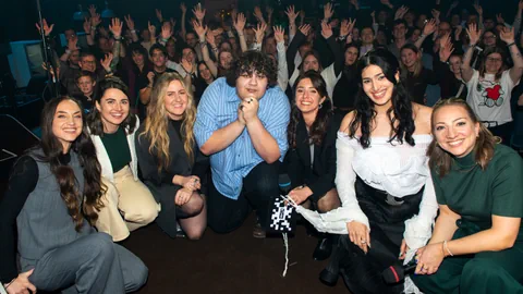 Von links nach rechts: Hana Gadze, Linda Elys, Nina Valotti, EDB, Céline Werdelis, Jamila und Anna Zöllig.