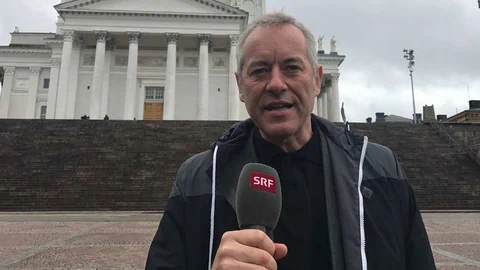 Bruno Kaufmann mit einem SRF-Mikrophon