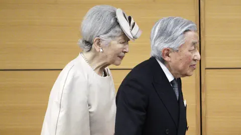 Kaiser Akihito und seine Frau Michiko