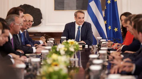 Mitsotakis mit seiner Regierung.