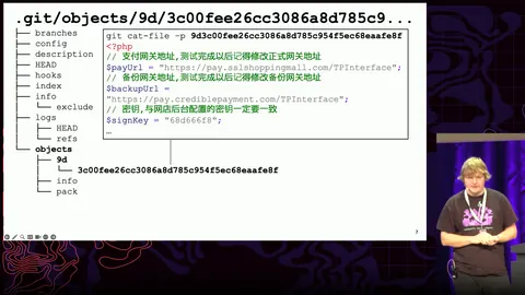 Eine Powerpointslide mit einem Git-Repository. Unten sieht man einen jungen Mann im T-Shirt beim Vortragen.